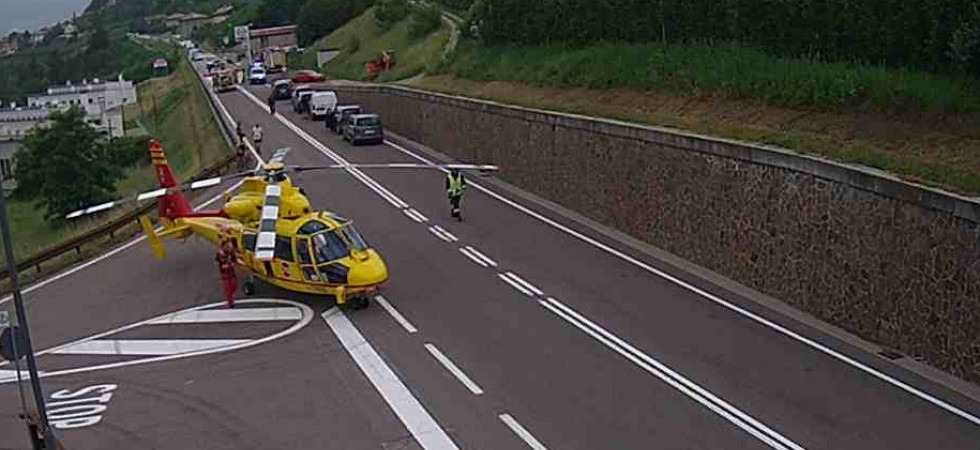 Grave incidente sulla statale in Val di Non: un'auto ribaltata